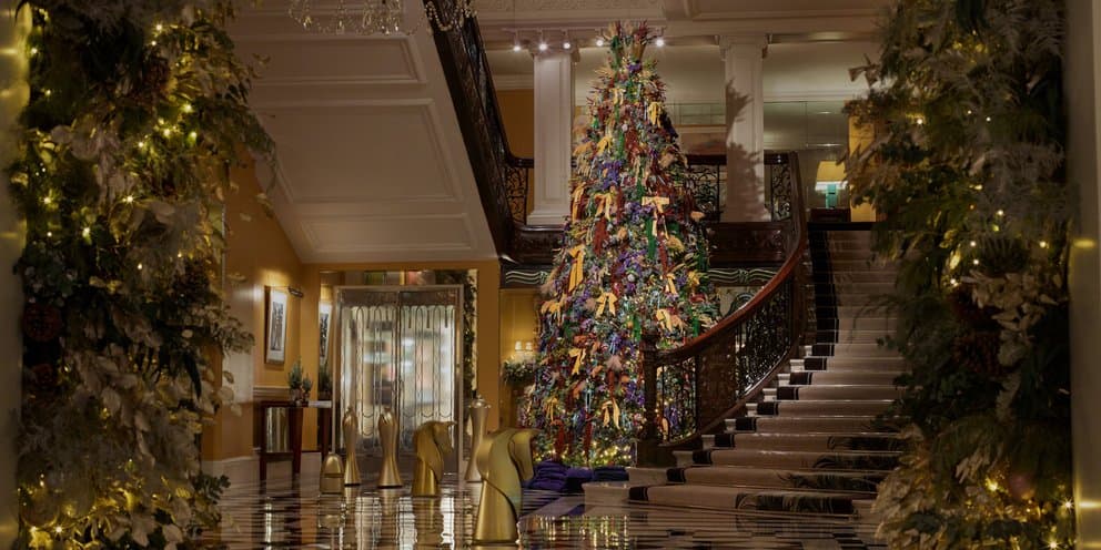 Χριστουγεννιάτικη μεγαλοπρέπεια: Ευρωπαϊκά παλάτια φορούν γιορτινά