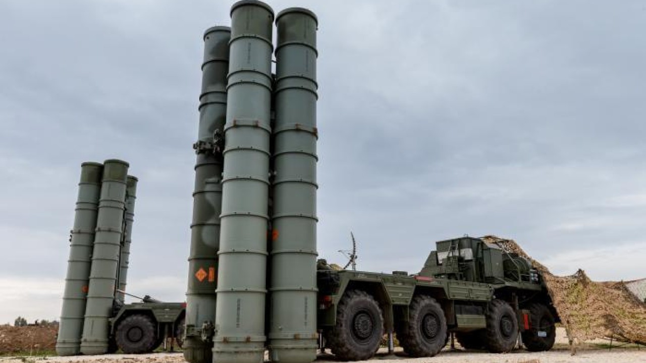 Το Δράμα των S-400: Η Τουρκία Αναζητεί Αγοραστή, τα ΗΑΕ στο Προσκήνιο