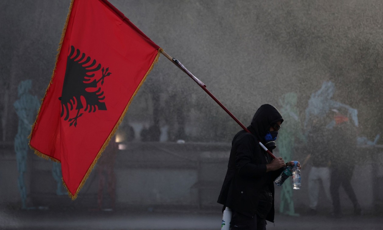 Τέταρτη ημέρα θύελλας στα Τίρανα: Η Αλβανία σε κρίση